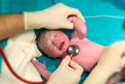 Examen physique d'un nouveau-né